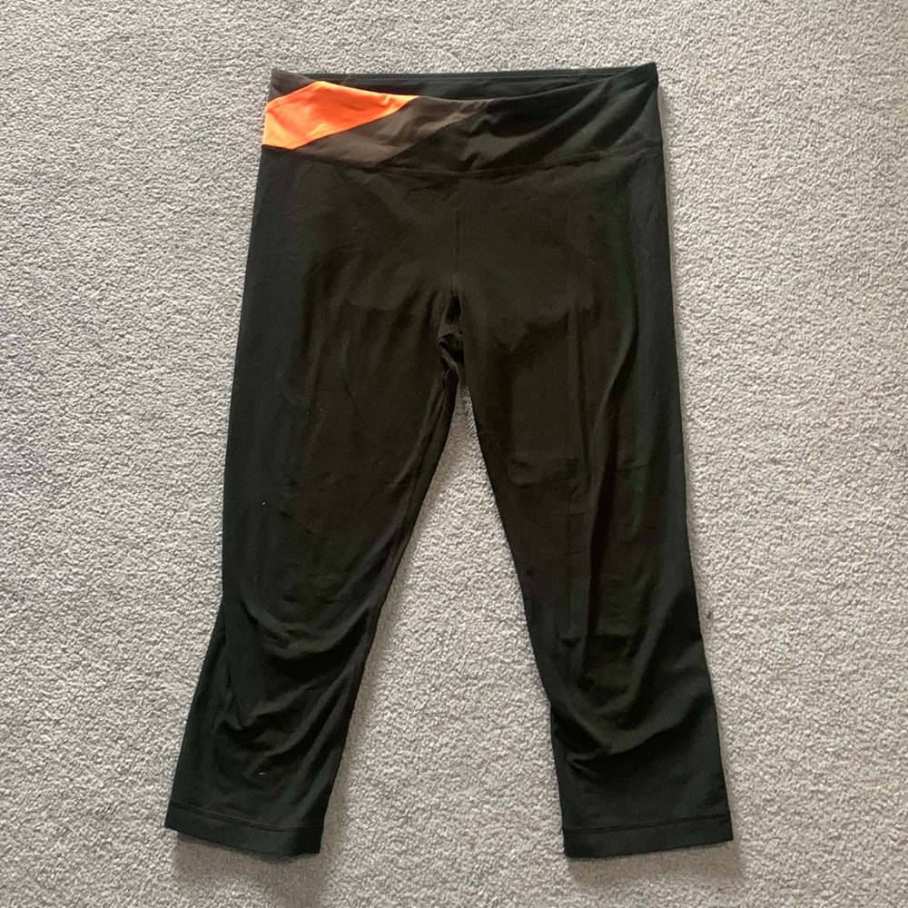 Under Armor Crop Athletic Leggings (normal rise)